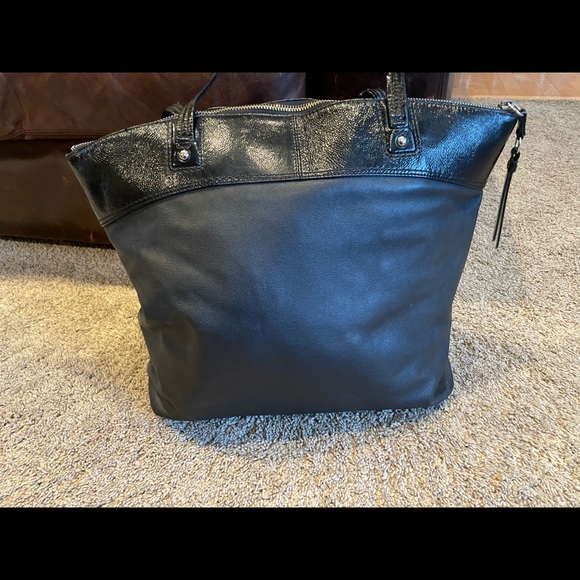 Coach - Picture 3 of 8